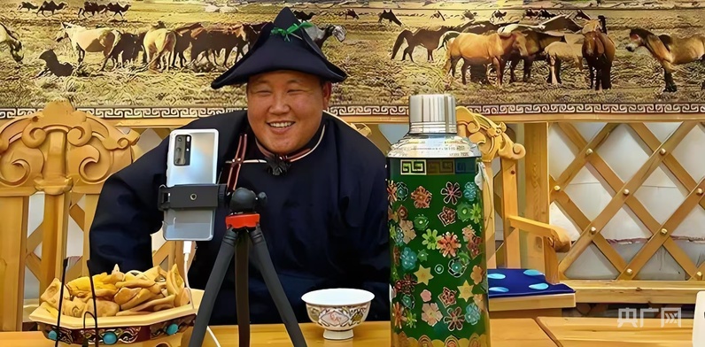 乡村振兴看内蒙古 新时代草原牧民放牧的马鞭换成了远程遥控器(图3)