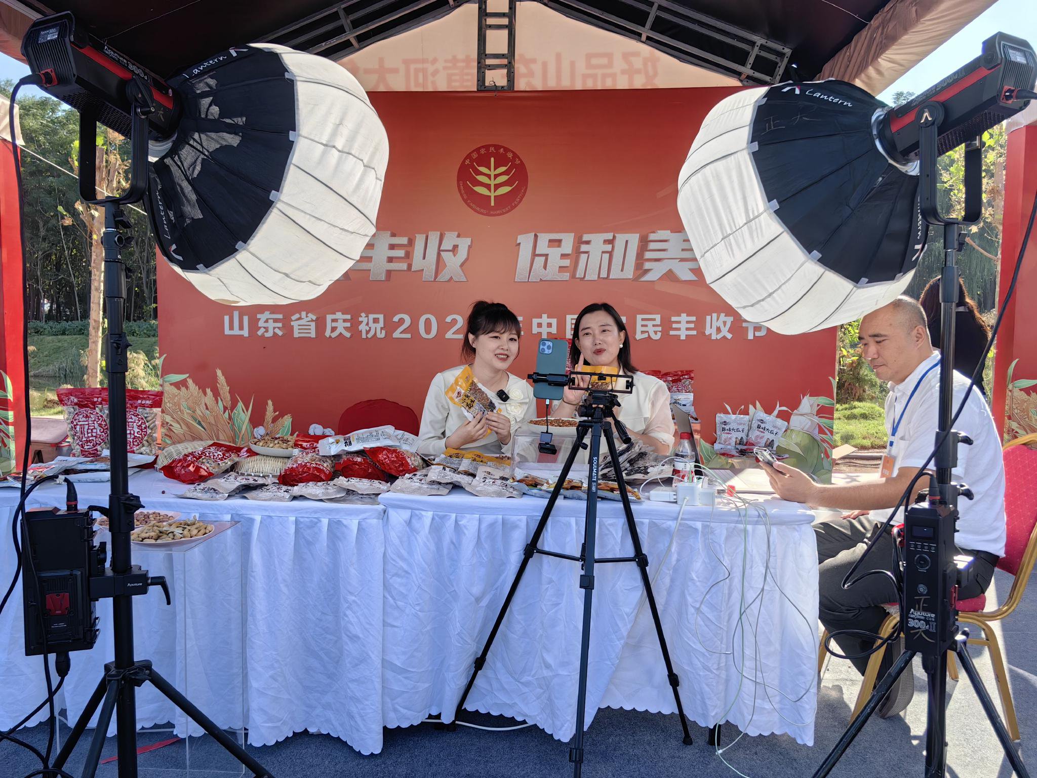 广元朝天：电商直播带货让山珍有了好销路(图1)