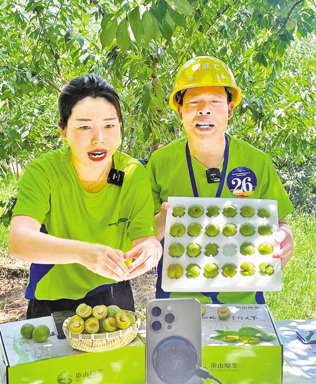 钢筋工变身网红 直播“叫卖”农产品(图1)