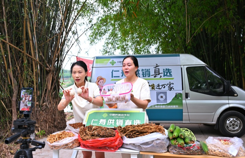 直播车开到田间地头 农产品乘上“数字快车”(图1)