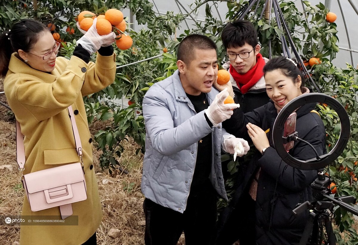 武都电商走进原产地直播带货活动(图1)