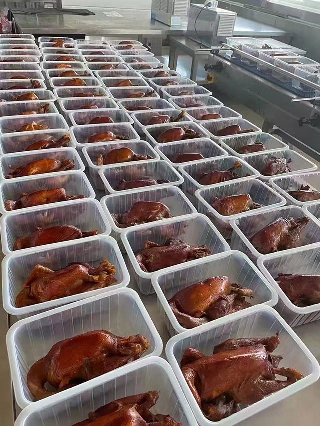 北疆美食 ｜ 卓资熏鸡：熏香浓郁 扬名在外(图2)