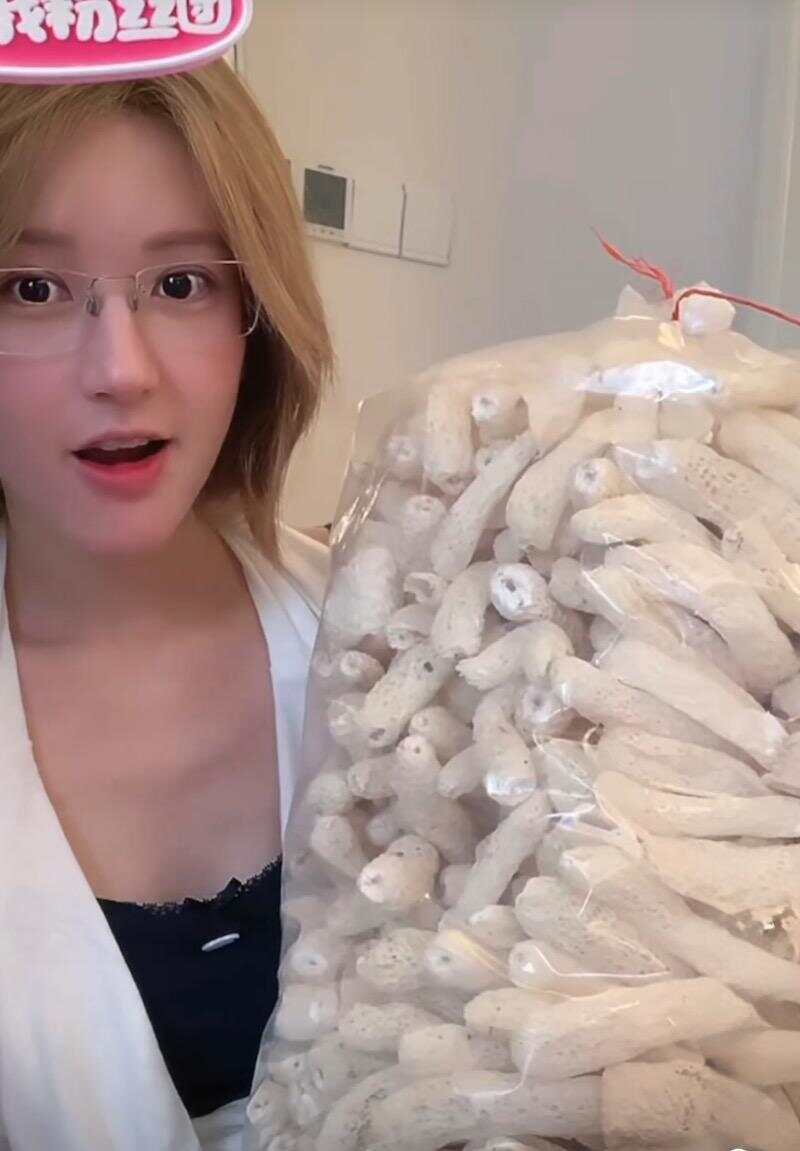 鱼眼·观察丨赵露思“非典型直播”带动竹荪销售量暴涨流量如何连接更大的市场？(图1)