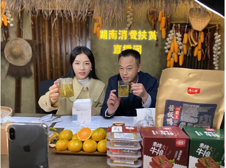 “网红”贺娇龙太拼命的贺主任(图1)