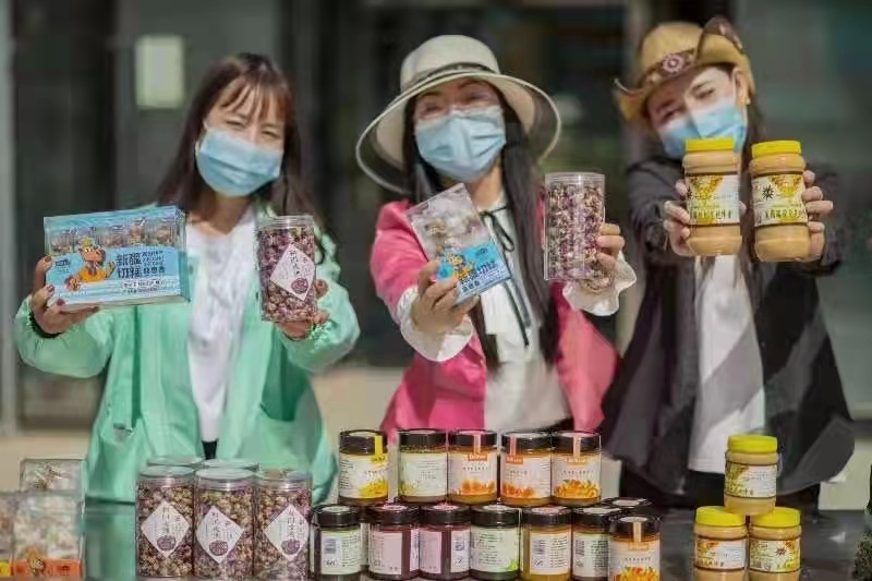 电商直播助农增收助推产业发展(图1)