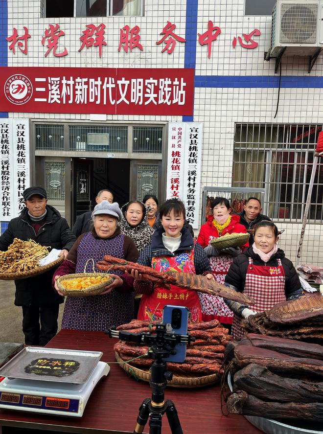 四川宣汉：“振兴工坊”里的“直播致富经”(图1)