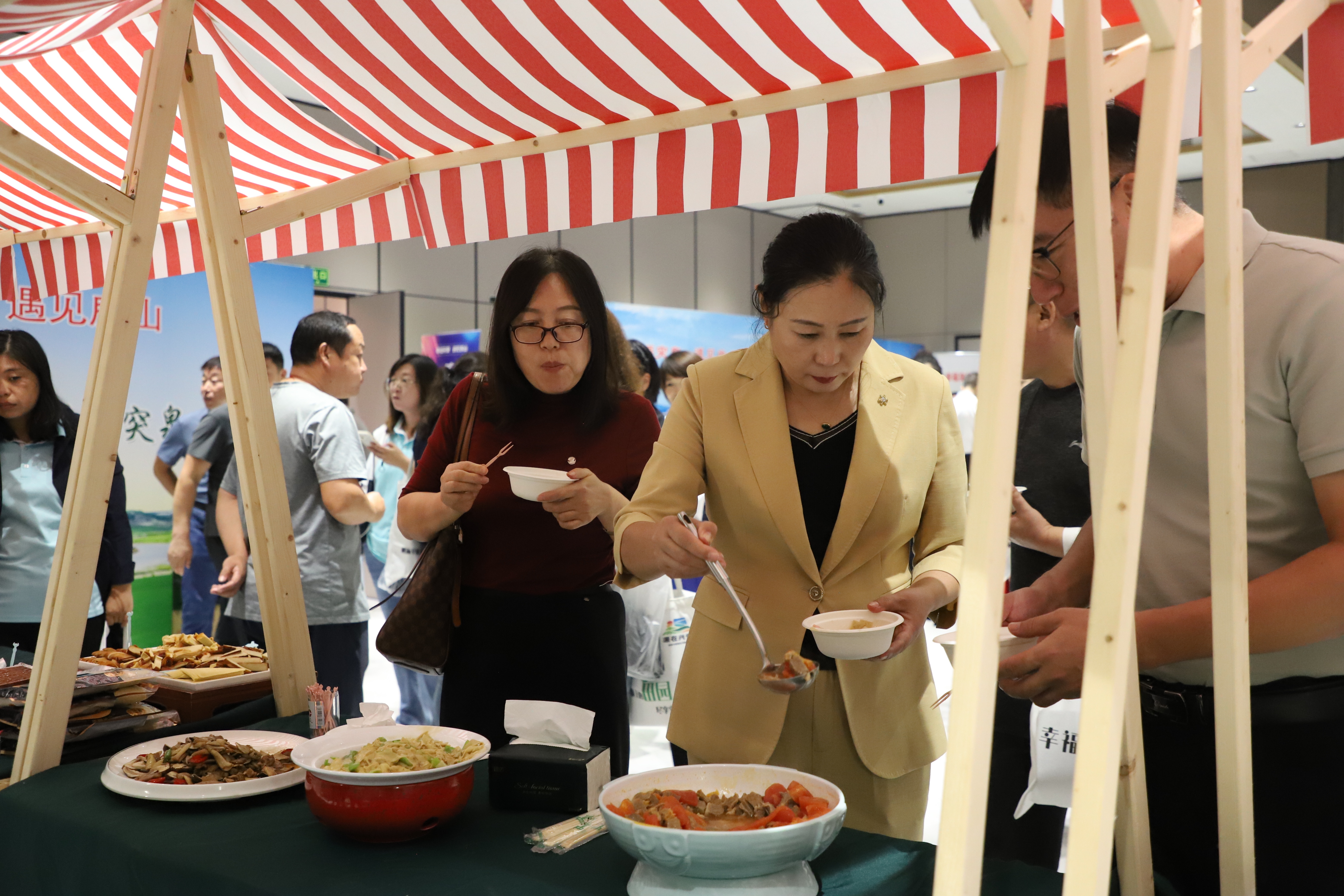 内蒙古突泉县：借“832平台”畅通农特产品全国路(图2)