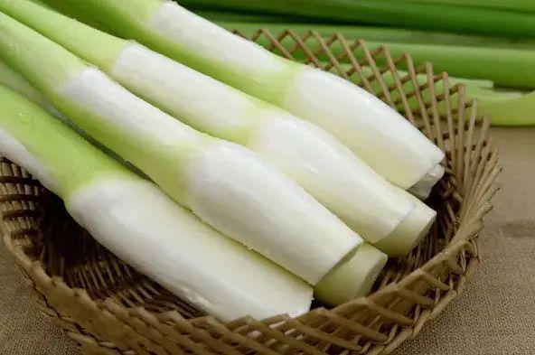 “助农直播”进田头打开练塘茭白新销路(图3)