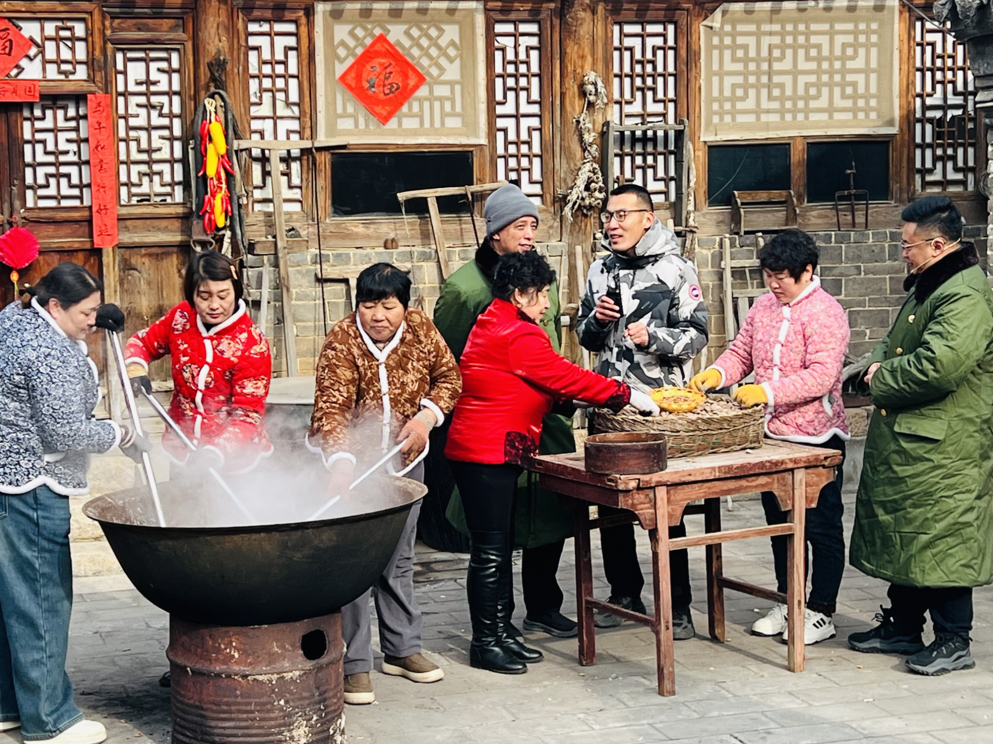 河北涞水：农产直播焕生机 古村大集藏温情(图2)