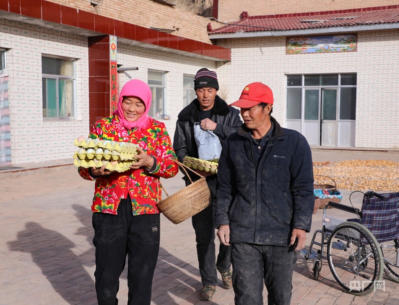 甘肃环县主播杜彩红：年关助农带货忙(图2)