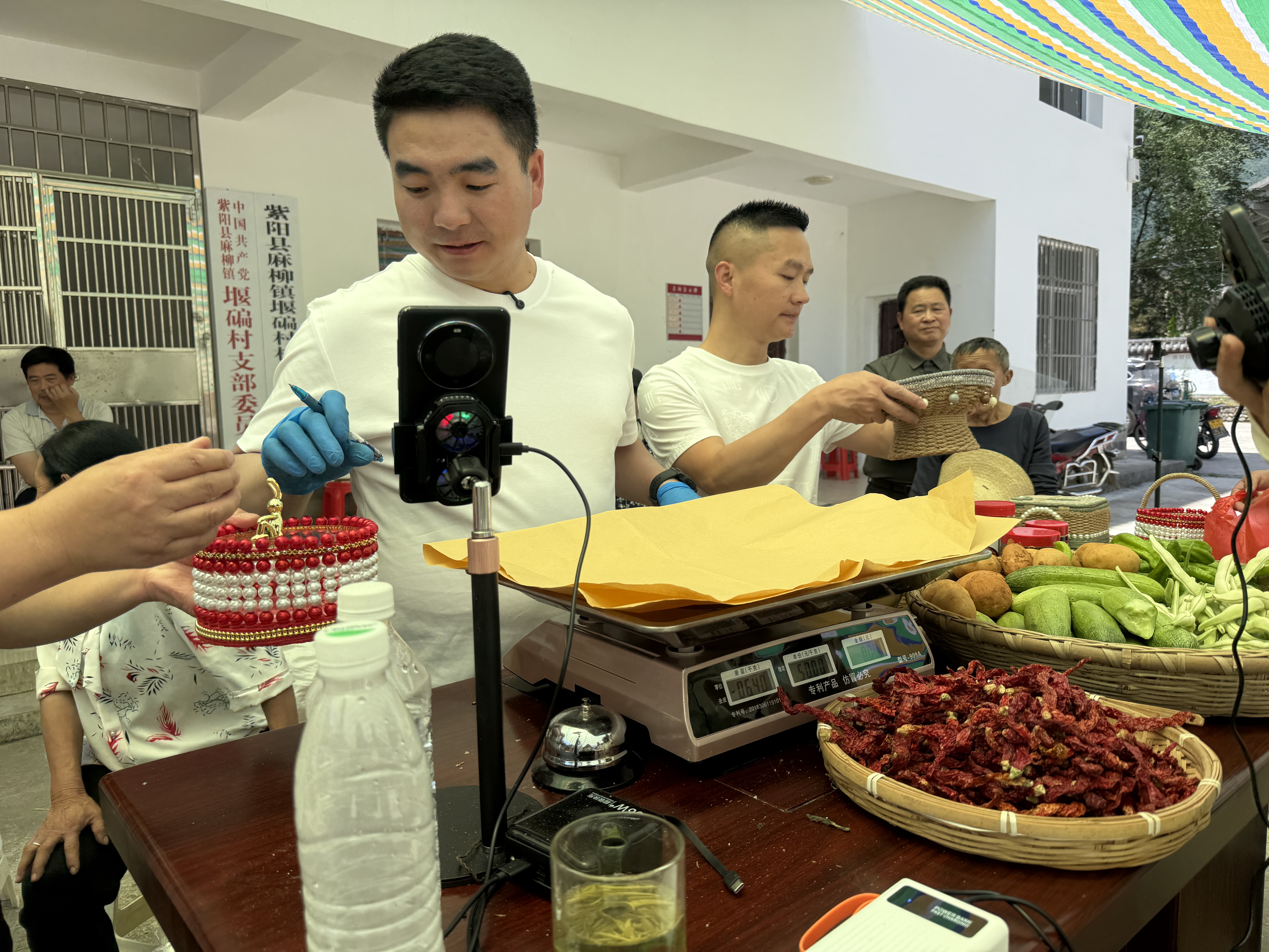 吕文扬演说家拆解助农直播带货的朴实表达逻辑(图1)