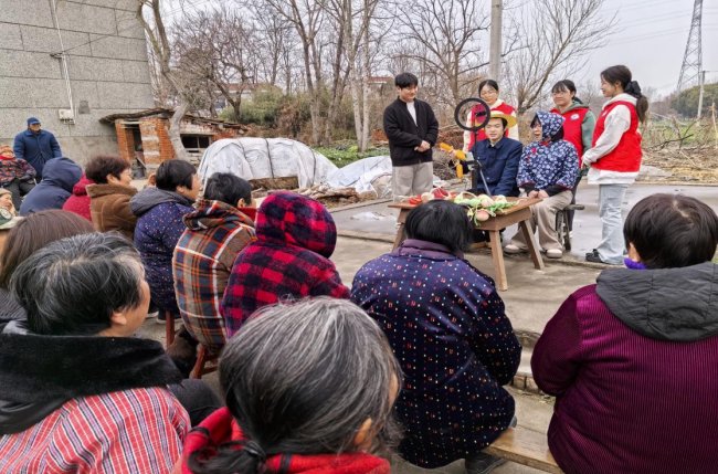 话剧传技暖乡村 直播助农启新程(图1)