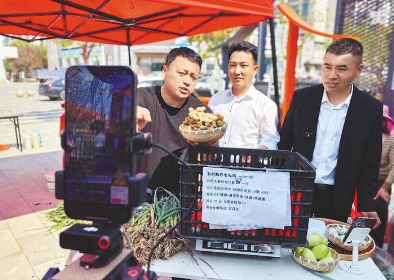 从直播带货到基层治理 “和美乡村直播间”成肥西柿树岗乡“连心桥”(图1)