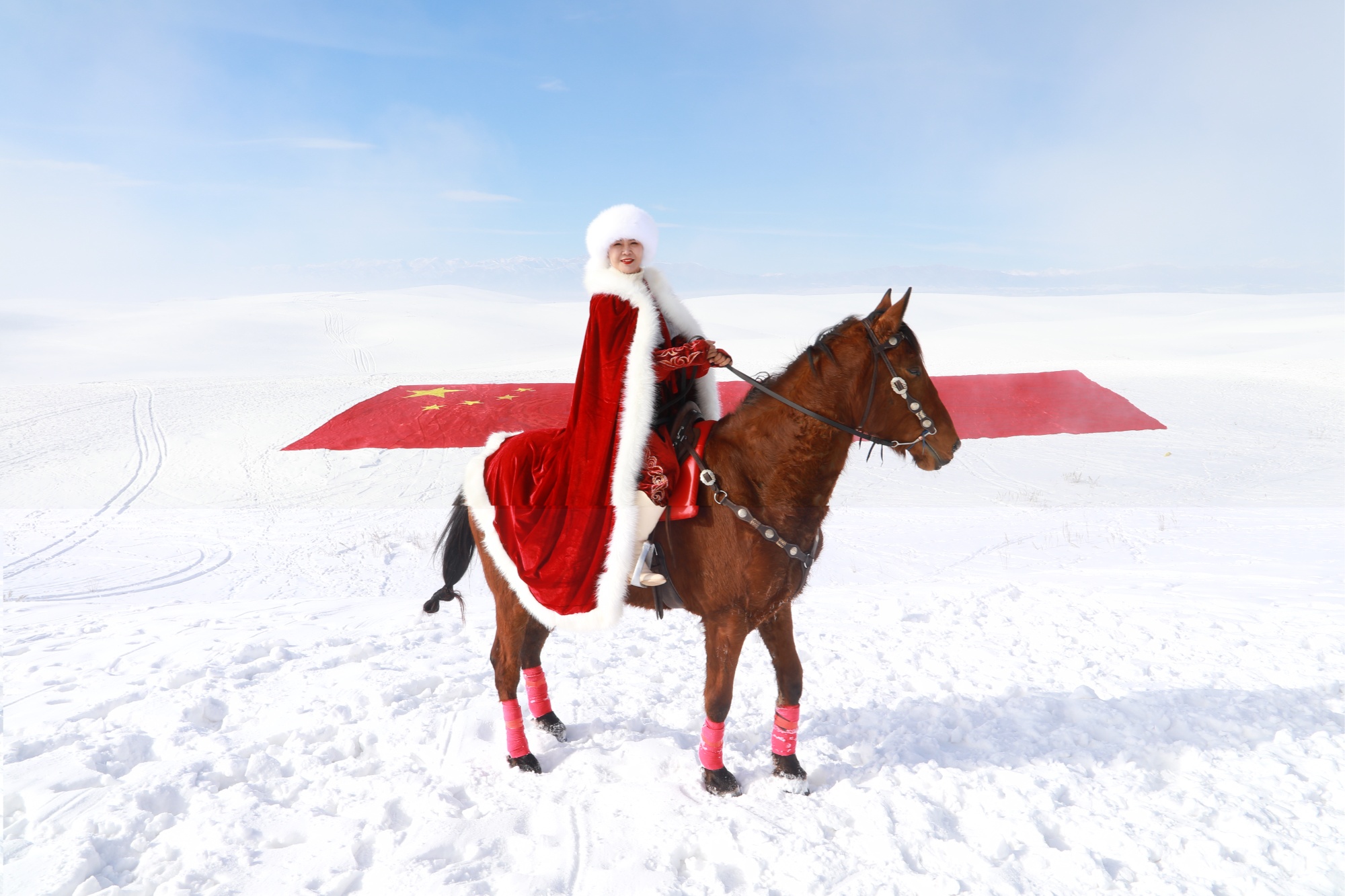 以一身热爱让世界看见家乡——追记贺娇龙