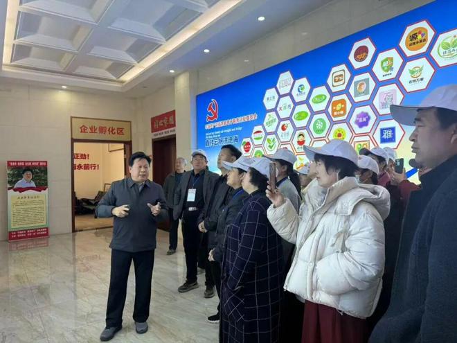 赋能乡村振兴 培育新型农民——新绛果农组团走进临猗工匠学院电商分院 沉浸式学习电商“致富经”(图3)