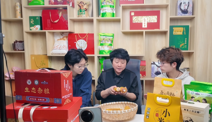 校企携手育英才 直播实战促成长——铁岭县职专数字媒体专业群开展电商创业培育孵化项目实战活动(图4)