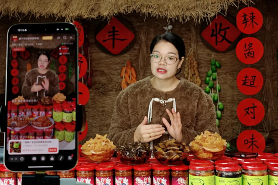 武陵“酸”出圈 电商“活”乡村(图1)