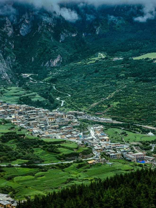 甘南旅游最佳6天5晚经典线路人均费用多少？跟团全攻略(图1)