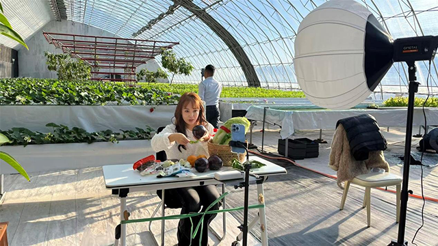 兴安盟乌兰浩特市：直播助农百人团 让乡土好货乘“数”远航(图1)