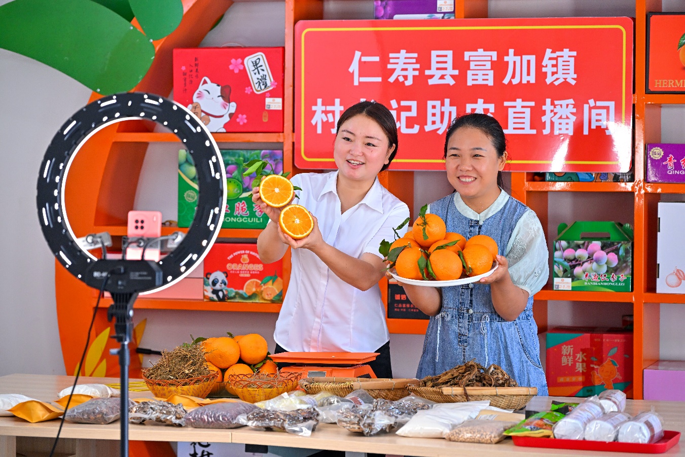 四川仁寿：书记直播带货 让农特产品“出圈”(图1)