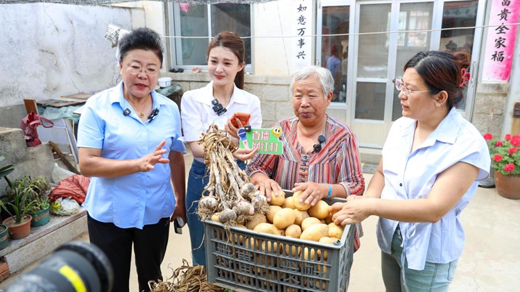 直播网红村丨手机成了“新农具”山东威海市兴塂新村“播”出一条振兴路(图4)