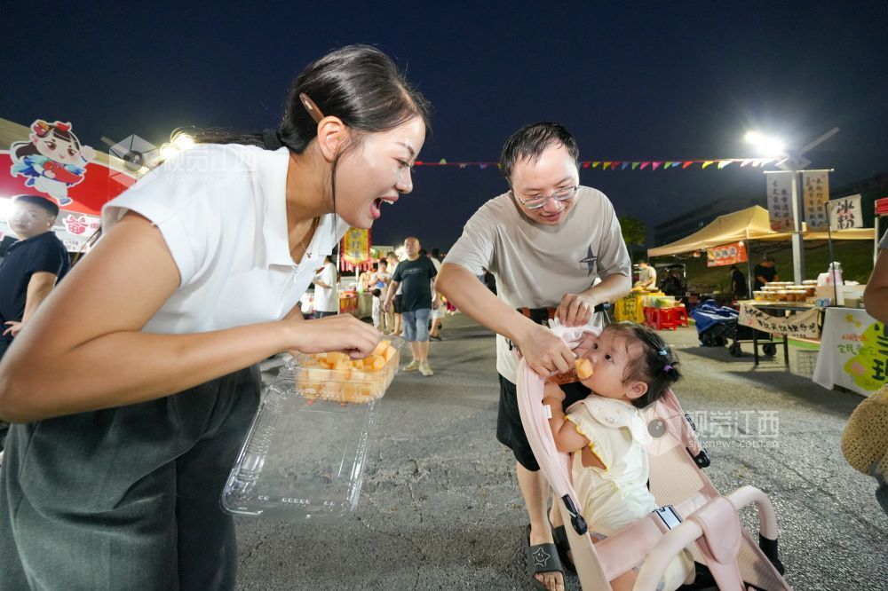 萍乡：夜市直播带货 助农增收促振兴（图）(图2)