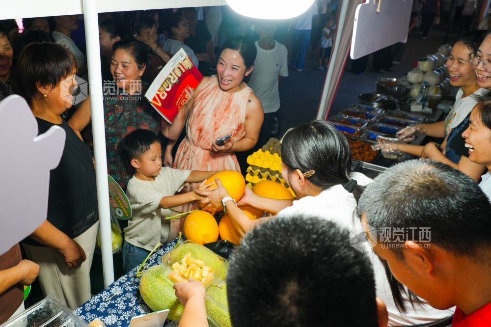 萍乡：夜市直播带货 助农增收促振兴（图）(图5)