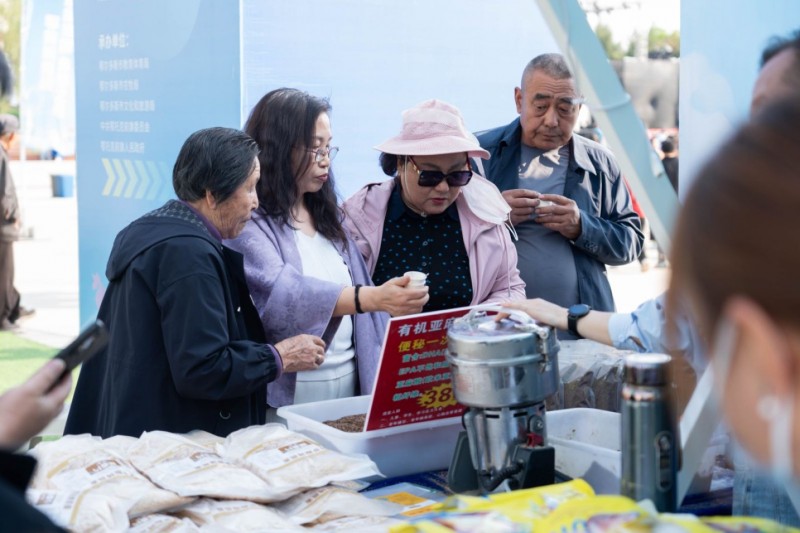 从舌尖到赛场：草原村排展销会成内蒙古农畜产品“流量新引擎”(图2)