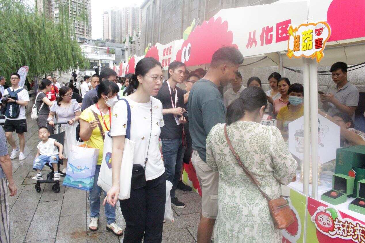 广州从化：“五个一百”荔枝直播快闪亮相广州 超7万吨晚熟好吃荔枝即将上市(图4)