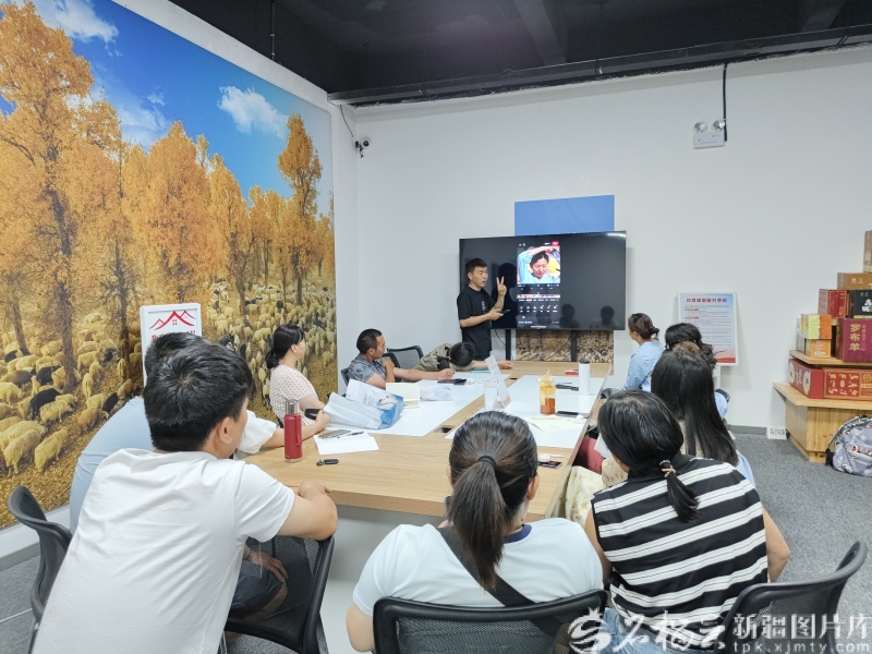 天山观察丨新疆新农人云端“孵”出亿元新赛道(图2)