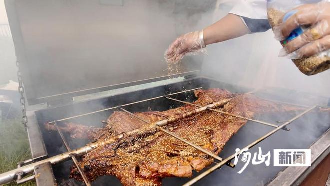 烤羊“香”动京津冀：张家口沽源味觉IP撬动乡村振兴新支点(图2)