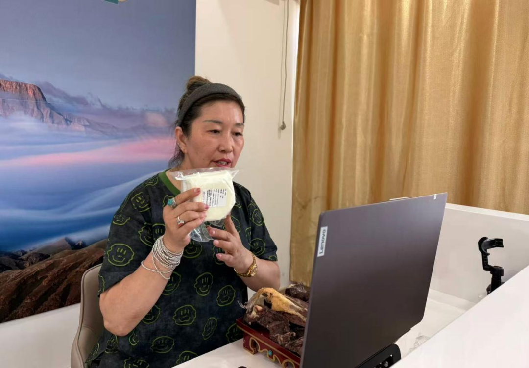 流量变销量！鄂托克旗草原村播让农牧民钱包鼓起来(图1)