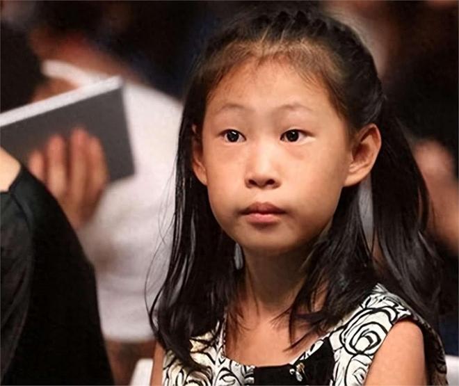 44岁小沈阳没想到曾被骂长相丑的女儿沈佳润已开始为他争光了(图3)