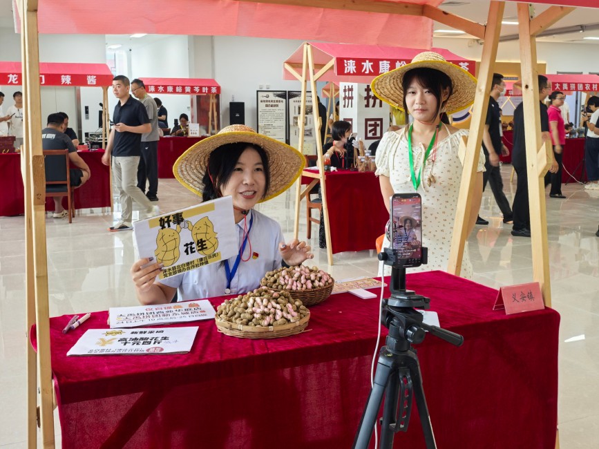 河北涞水：南北电商联动 直播助农促增收(图3)