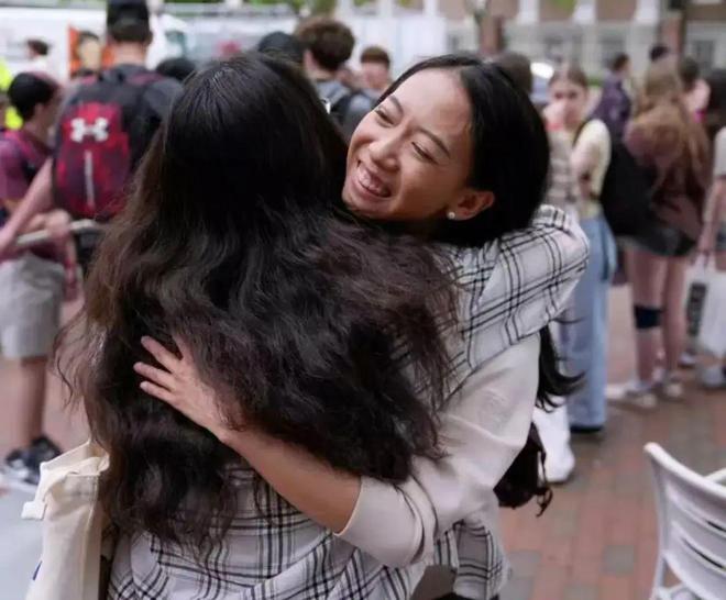 哈佛演讲女生引发争议K11 ELYSEA落户淮海中路汕头过亿违建豪宅被拆除(图1)