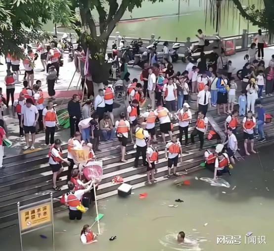 猎德村“洋人扒龙舟”后续：大摆龙舟宴记入族谱三千万买新船(图16)