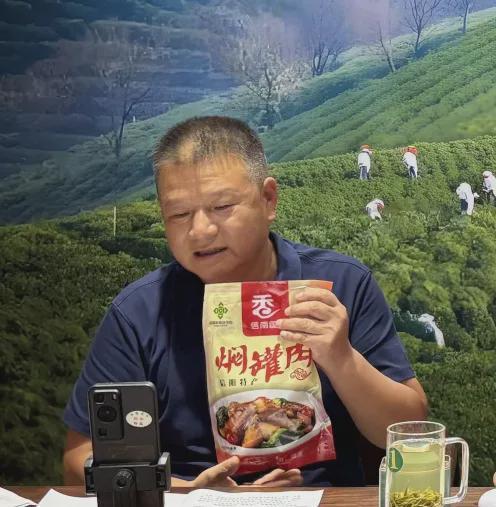 大别甄选 E购浉河” 再添新力！全国劳模直播带货助推浉河农产走向全国(图2)