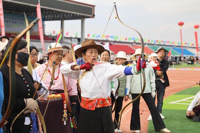 2025年青海省“三江源”杯村超射箭冠军赛农民丰收节暨海晏农畜产品推介活动启幕(图2)