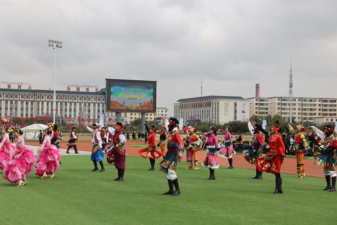 2025年青海省“三江源”杯村超射箭冠军赛农民丰收节暨海晏农畜产品推介活动启幕(图3)