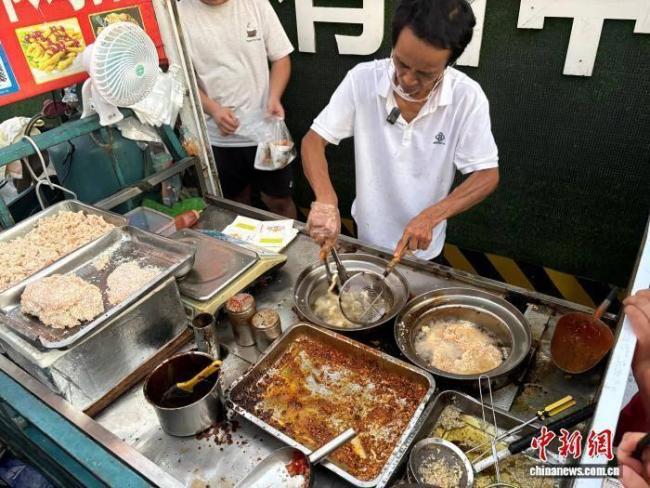 从鸡排哥爆火看情绪经济新赛道 情绪消费引领市场变革(图1)