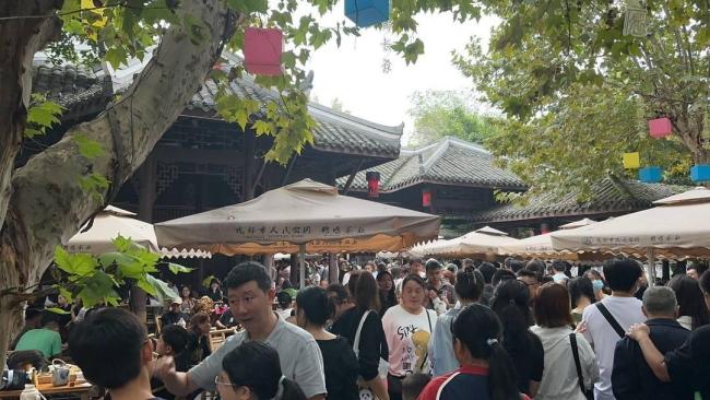 从鸡排哥爆火看情绪经济新赛道 情绪消费引领市场变革(图3)