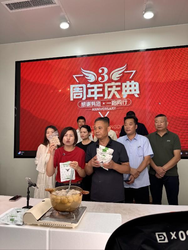 息县：国庆假 电商忙 “播”出乡村振兴新篇章(图1)