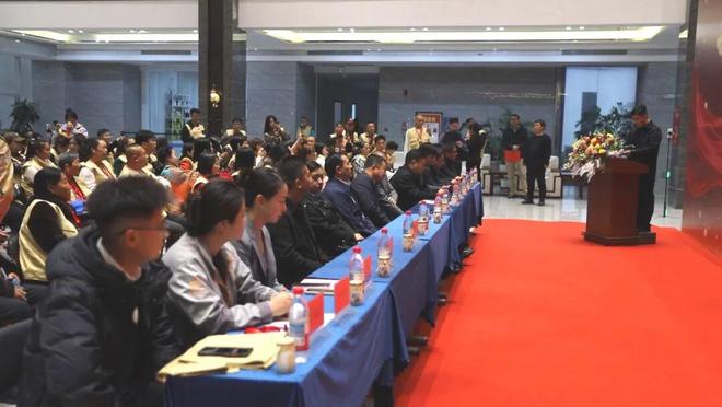 百位网红齐聚巩留 助力巩留特色乳业发展(图1)