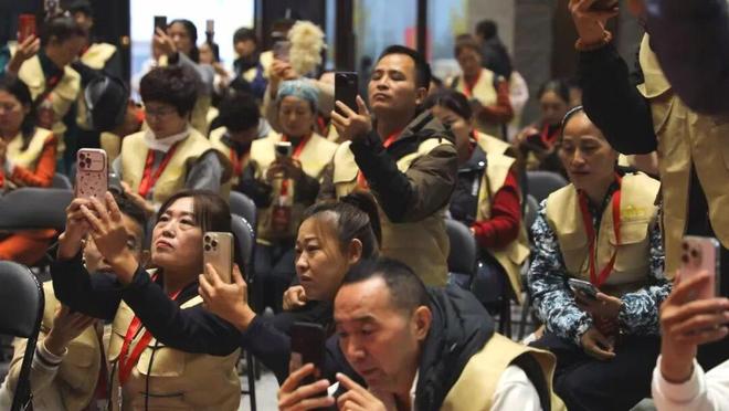 百位网红齐聚巩留 助力巩留特色乳业发展(图2)