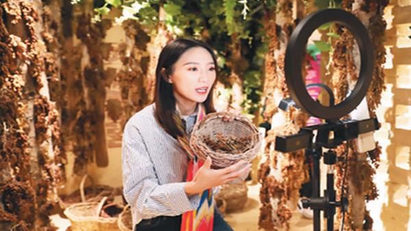 直播带货卖全球 帮助农产品脱贫增收(图2)