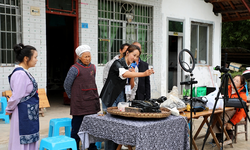 贵州桐梓：小村播发挥大作用 村民不出门就能卖货