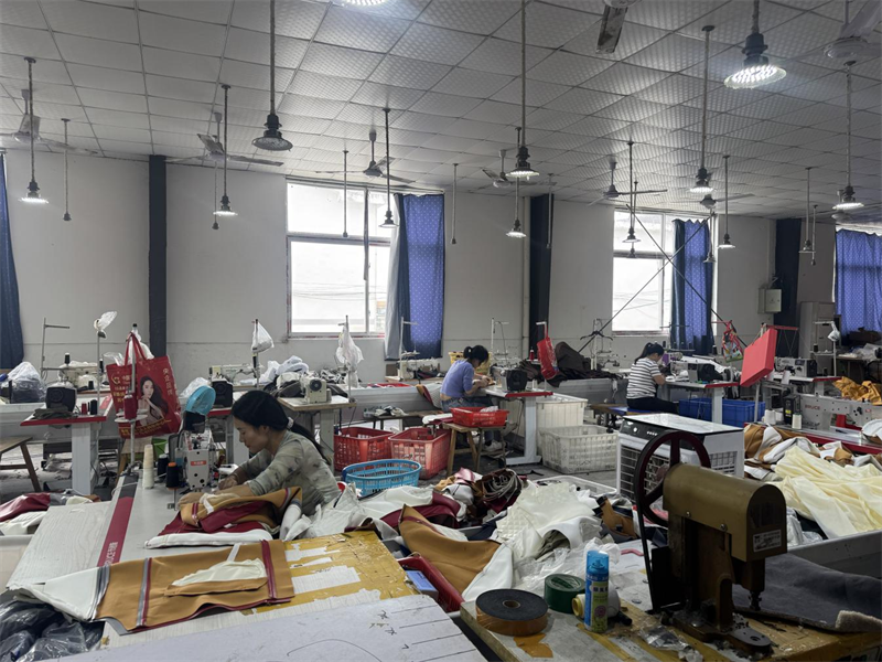 车间建到村里头 致富路在脚下走