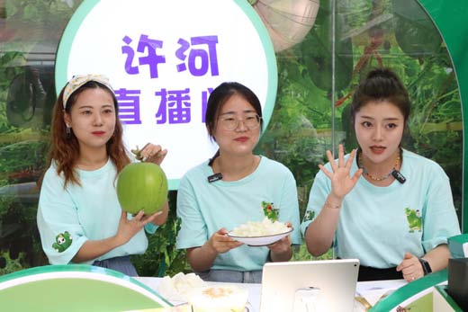 直播当日总销量达10000斤！即墨区“冰激凌”萝卜迎来丰收 “网红”书记直播助农增收