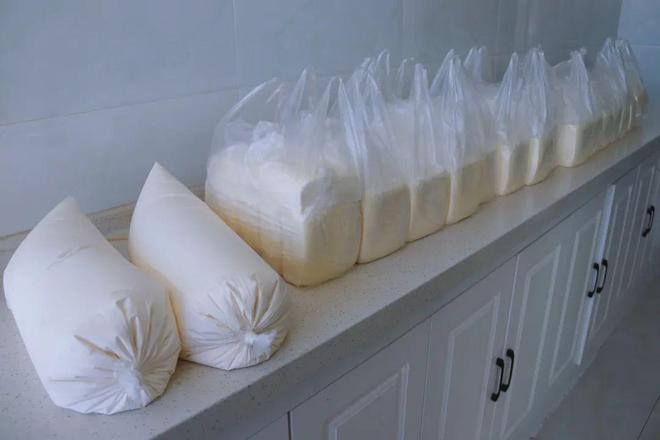 内蒙古巴林右旗：奶制品产业托起农牧民的致富梦(图1)