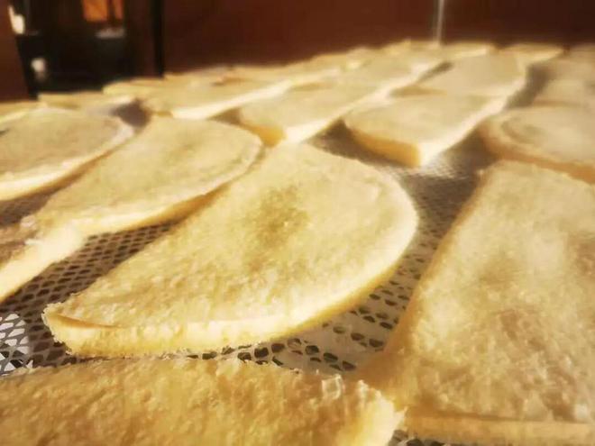 从草原深处到零食巨头供应商：科左后旗奶皮子的逆袭之路(图1)